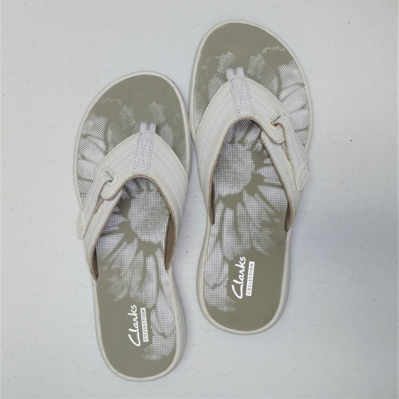 clarks breeze sea flip flops